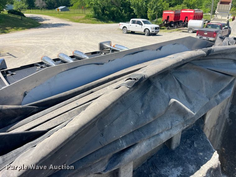 image for item EK8591 1996 Volvo WCA dump truck