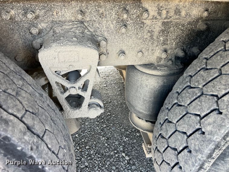 image for item EK8591 1996 Volvo WCA dump truck