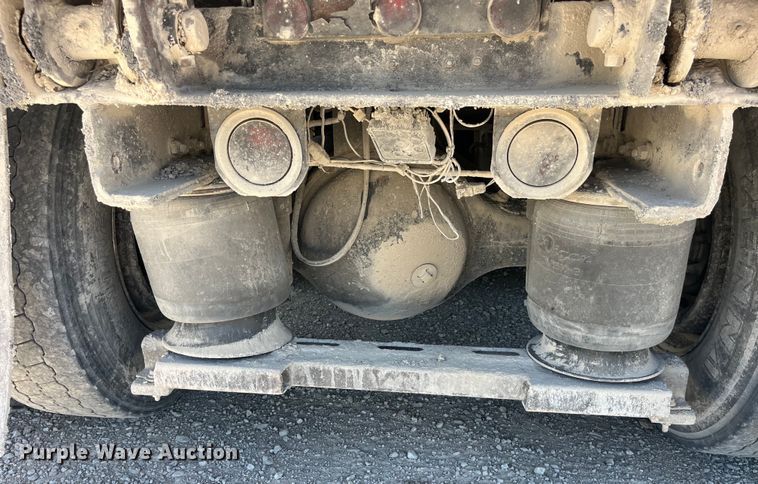 image for item EK8591 1996 Volvo WCA dump truck