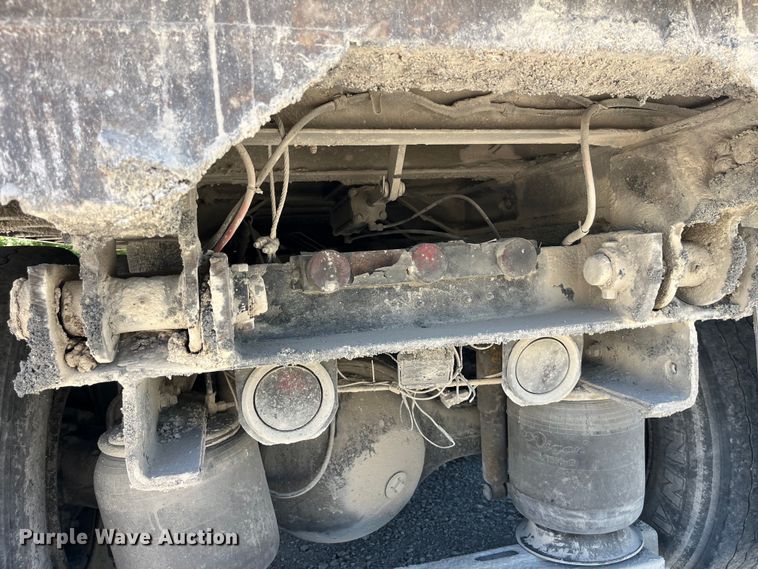 image for item EK8591 1996 Volvo WCA dump truck