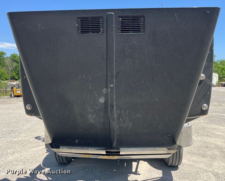 image for item EK8591 1996 Volvo WCA dump truck