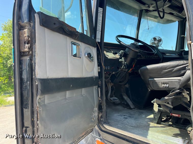 image for item EK8591 1996 Volvo WCA dump truck