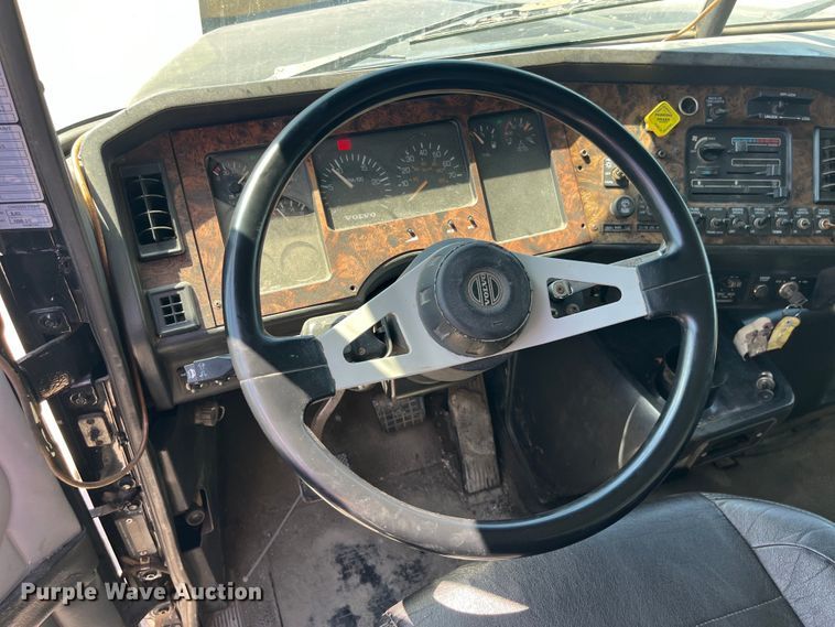 image for item EK8591 1996 Volvo WCA dump truck