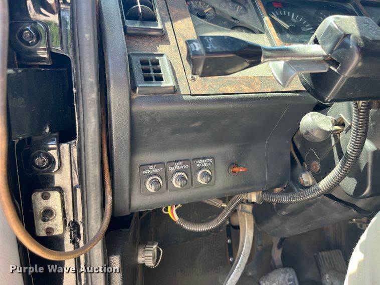 image for item EK8591 1996 Volvo WCA dump truck