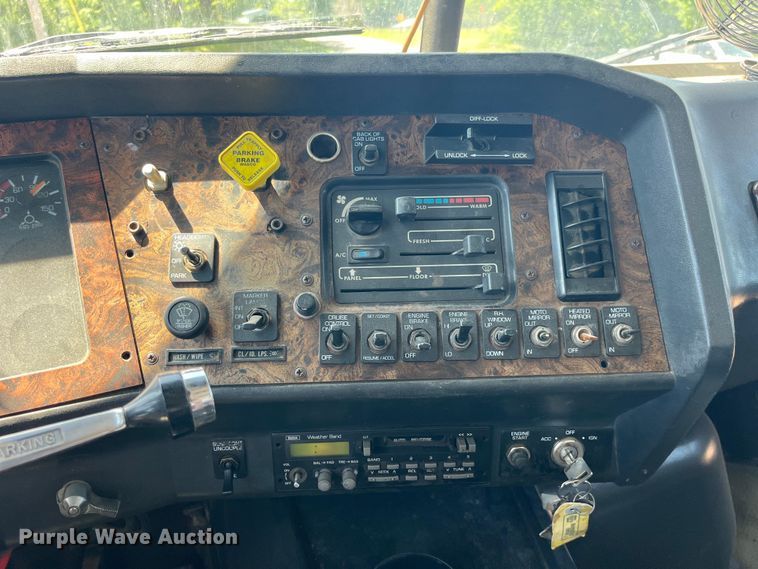 image for item EK8591 1996 Volvo WCA dump truck