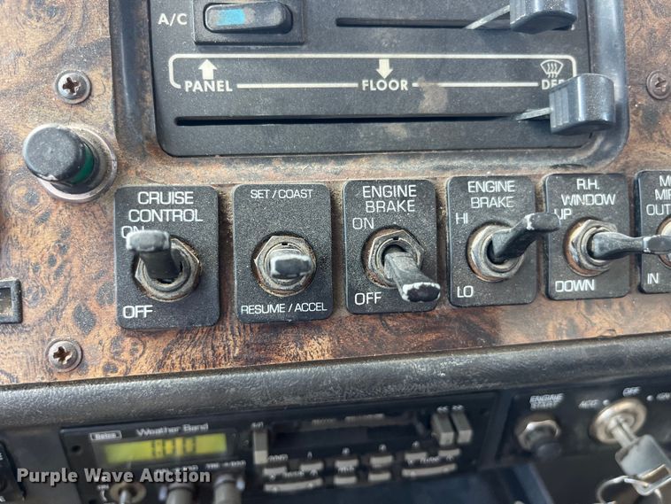 image for item EK8591 1996 Volvo WCA dump truck