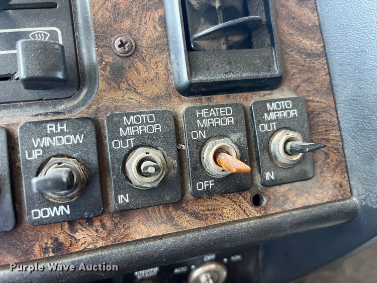 image for item EK8591 1996 Volvo WCA dump truck