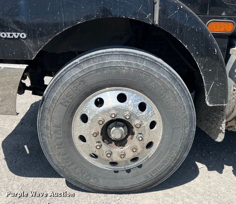 image for item EK8591 1996 Volvo WCA dump truck