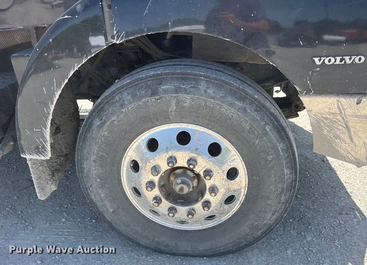 image for item EK8591 1996 Volvo WCA dump truck