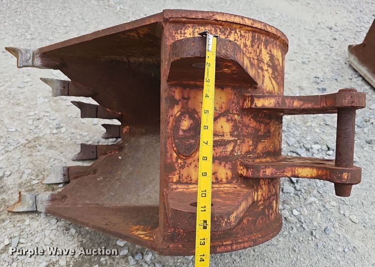 image for item IO9948 Excavator attachments