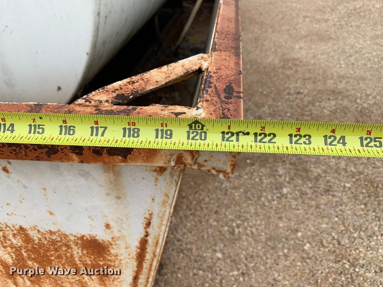 image for item JT9843 Fuel tank