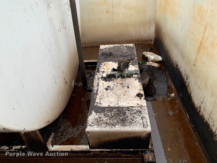 image for item JT9843 Fuel tank