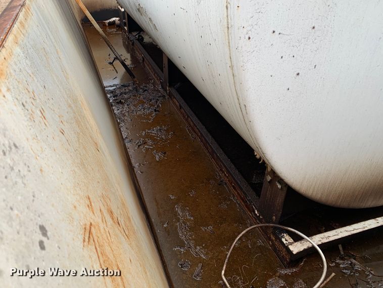 image for item JT9843 Fuel tank