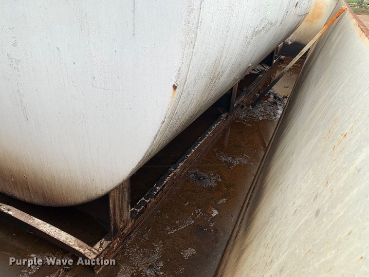 image for item JT9843 Fuel tank