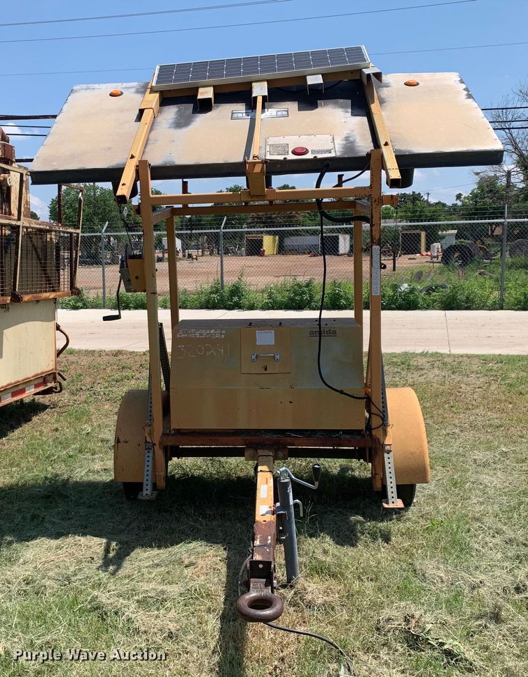 image for item JT9850 Amida 320-241 arrow board trailer