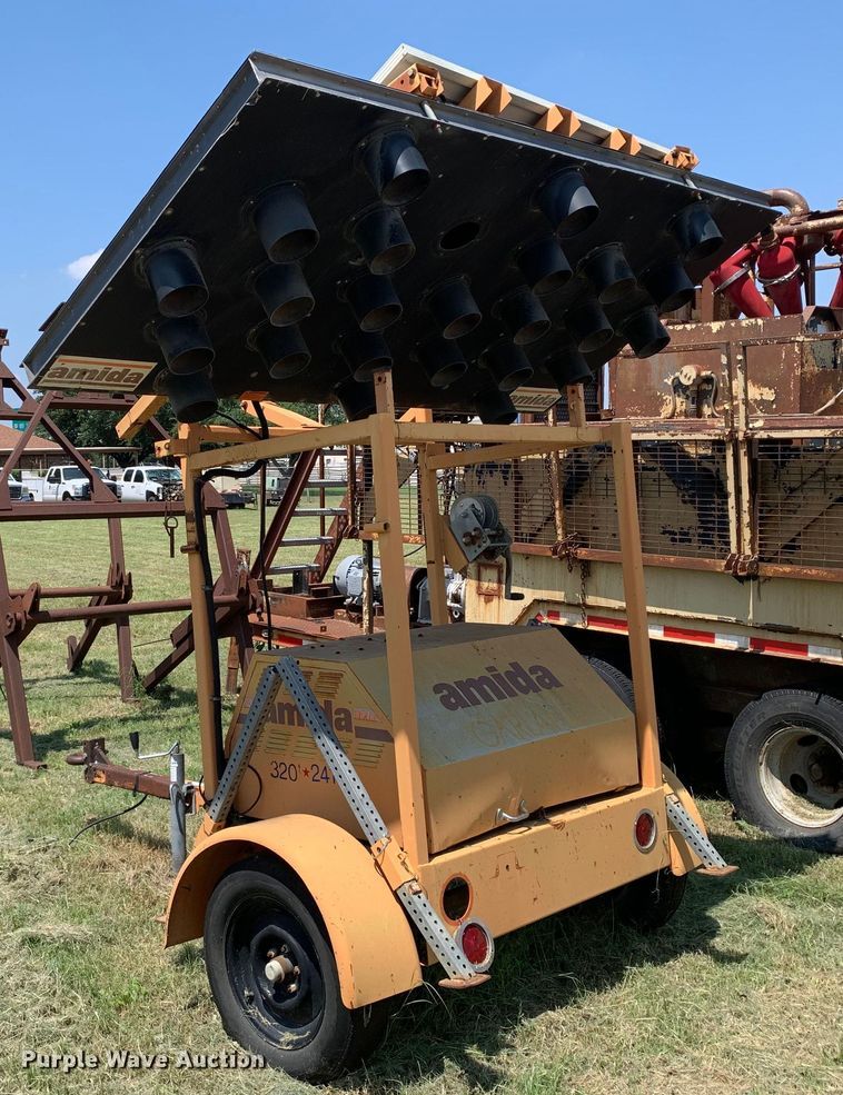 image for item JT9850 Amida 320-241 arrow board trailer