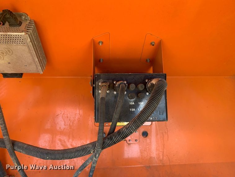 image for item JT9850 Amida 320-241 arrow board trailer