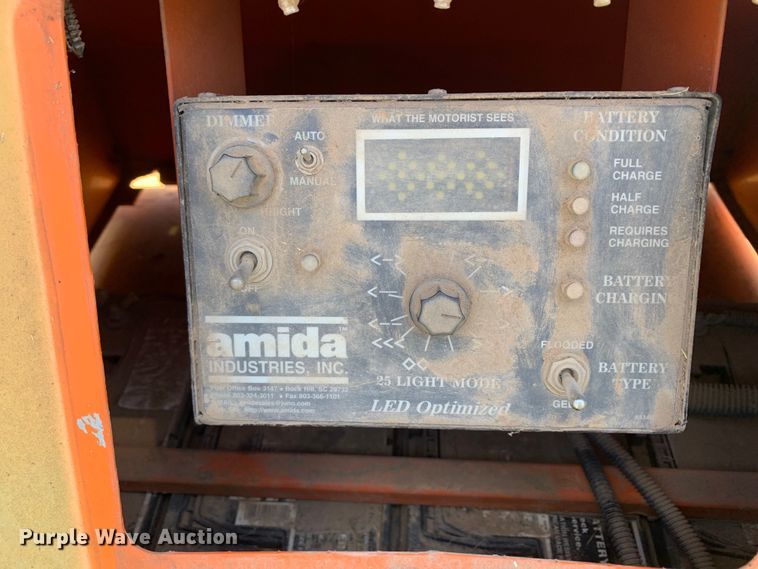 image for item JT9850 Amida 320-241 arrow board trailer