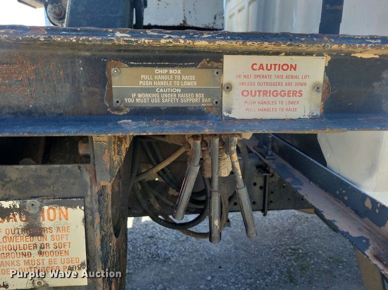 image for item KB9021 1991 Ford F700 bucket truck