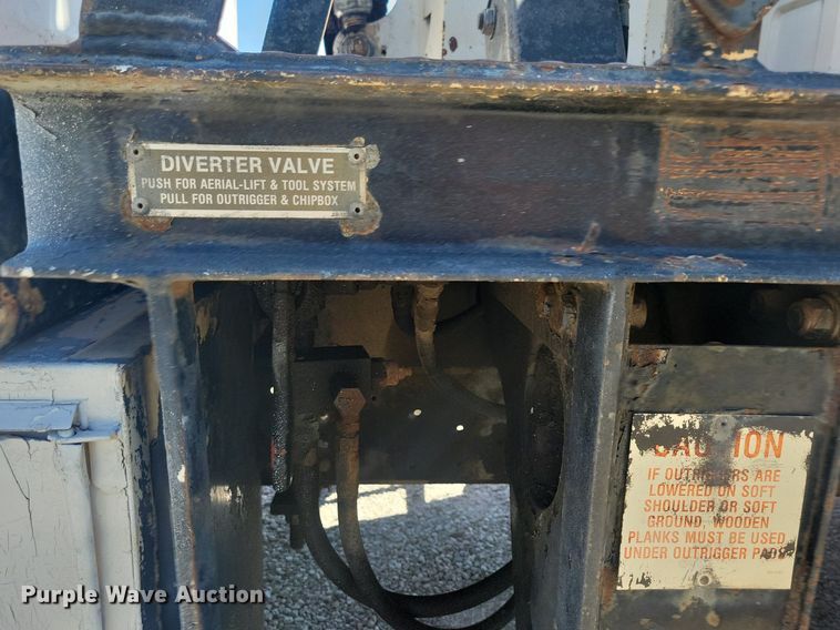 image for item KB9021 1991 Ford F700 bucket truck