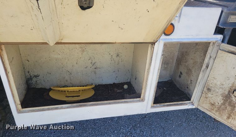 image for item KB9021 1991 Ford F700 bucket truck