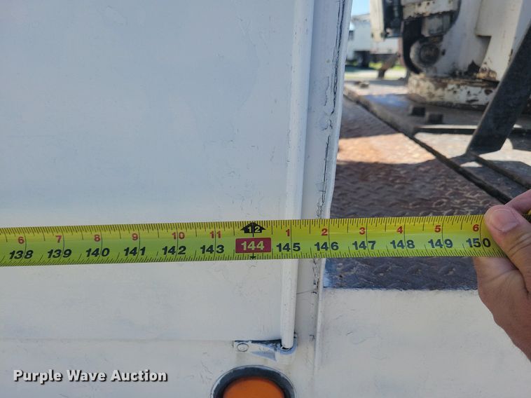 image for item KB9021 1991 Ford F700 bucket truck