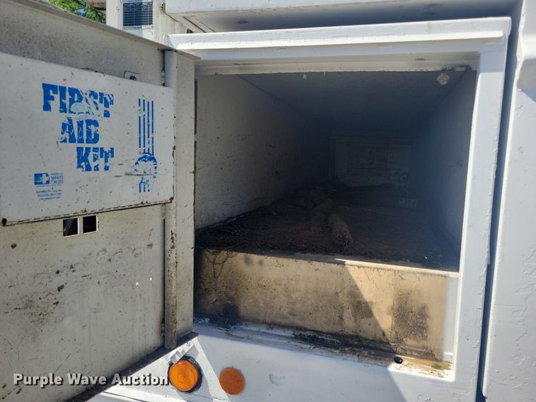 image for item KB9021 1991 Ford F700 bucket truck