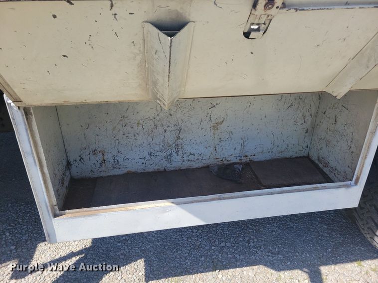 image for item KB9021 1991 Ford F700 bucket truck