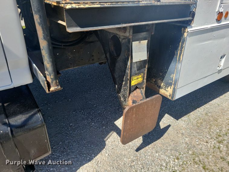 image for item KB9021 1991 Ford F700 bucket truck