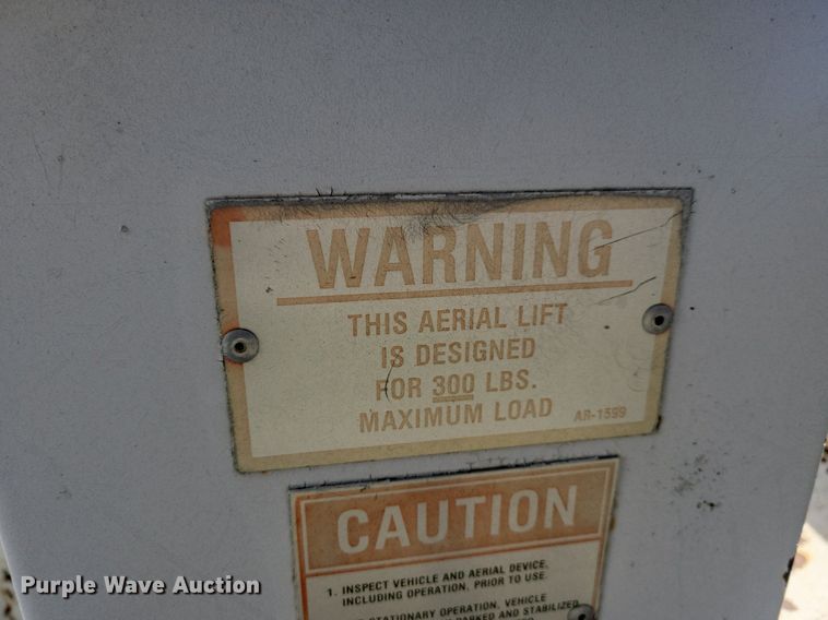 image for item KB9021 1991 Ford F700 bucket truck