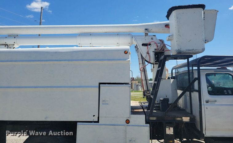 image for item KB9021 1991 Ford F700 bucket truck