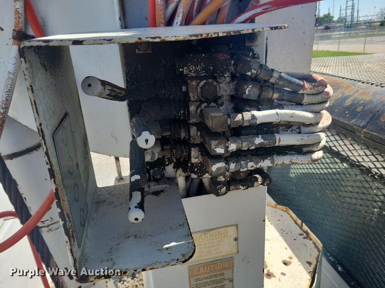 image for item KB9021 1991 Ford F700 bucket truck