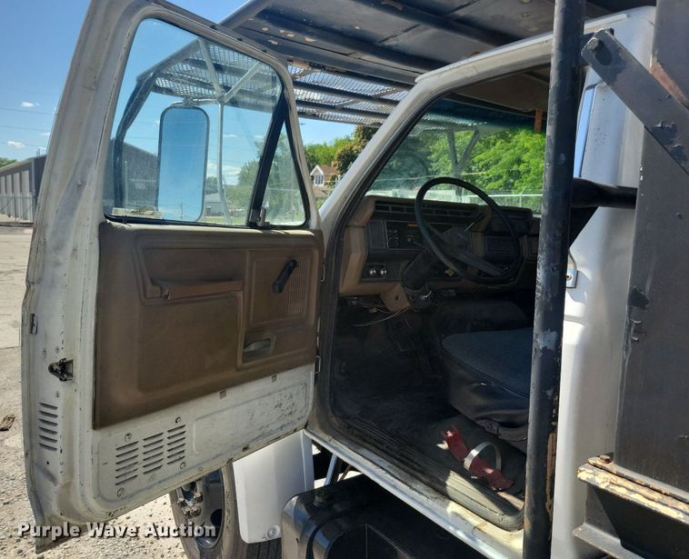 image for item KB9021 1991 Ford F700 bucket truck