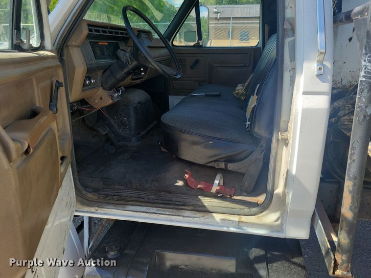 image for item KB9021 1991 Ford F700 bucket truck