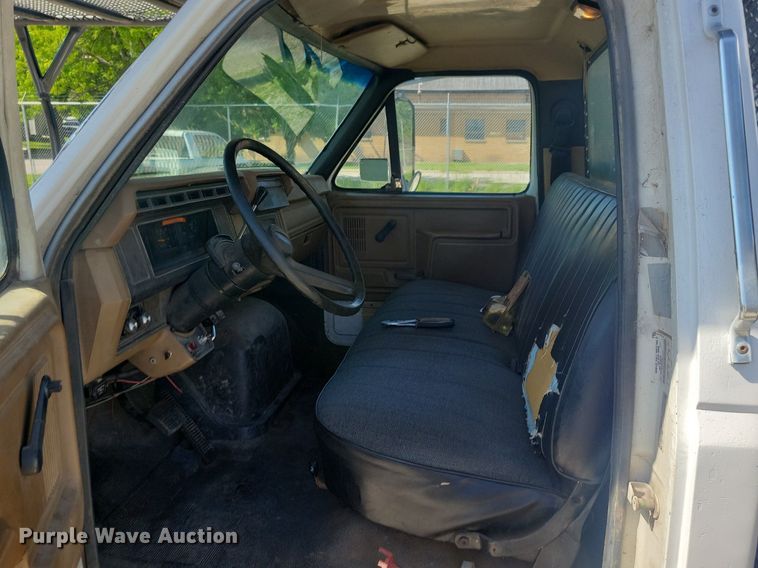 image for item KB9021 1991 Ford F700 bucket truck