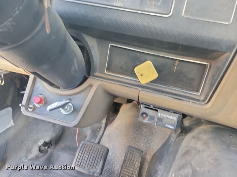 image for item KB9021 1991 Ford F700 bucket truck