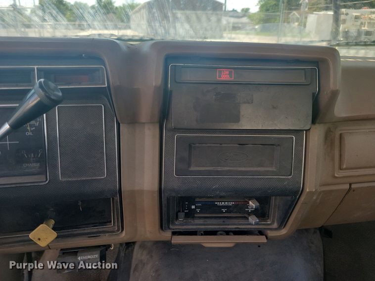 image for item KB9021 1991 Ford F700 bucket truck