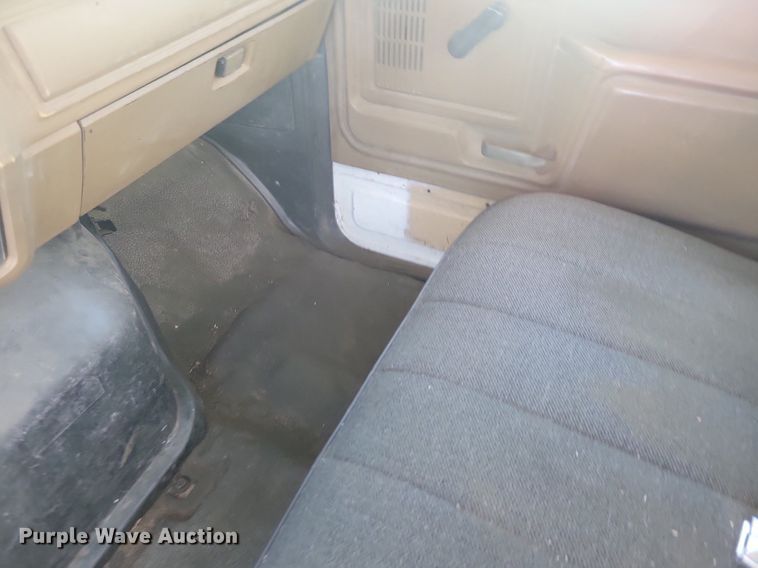 image for item KB9021 1991 Ford F700 bucket truck