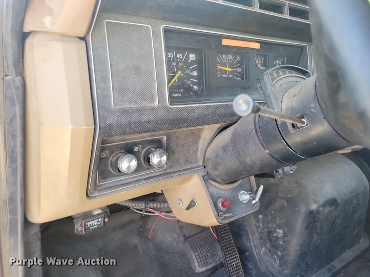 image for item KB9021 1991 Ford F700 bucket truck