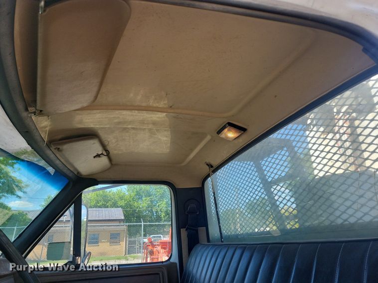 image for item KB9021 1991 Ford F700 bucket truck