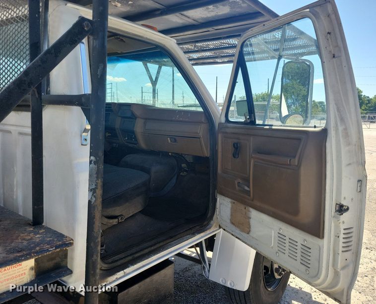 image for item KB9021 1991 Ford F700 bucket truck