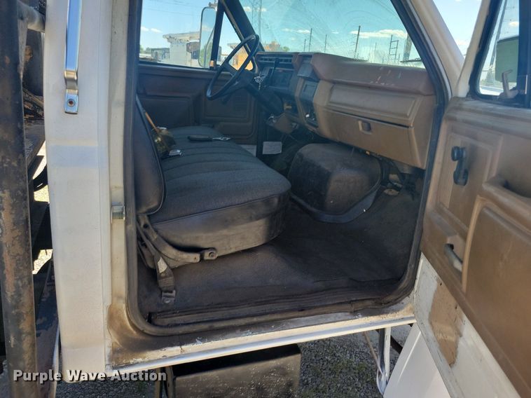 image for item KB9021 1991 Ford F700 bucket truck