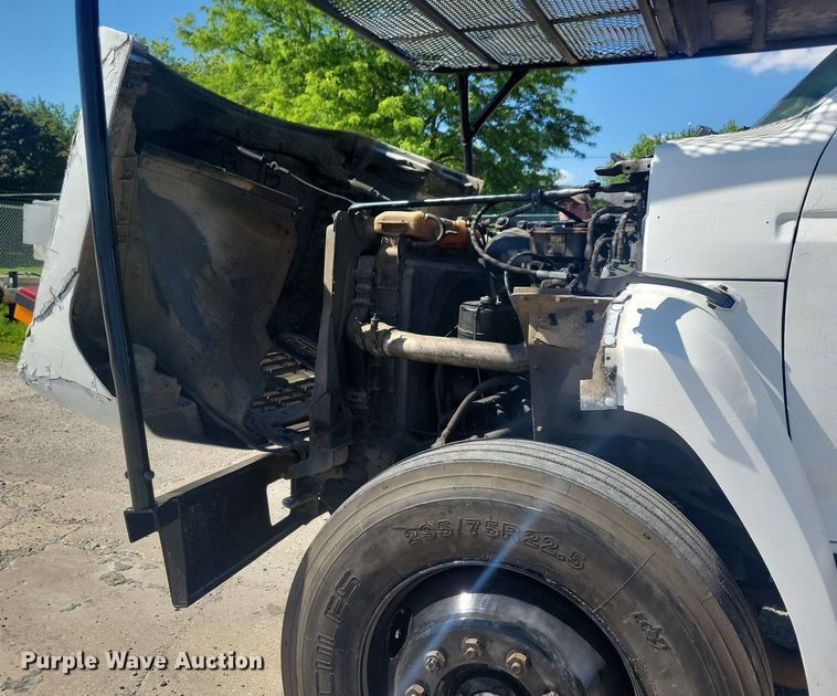 image for item KB9021 1991 Ford F700 bucket truck