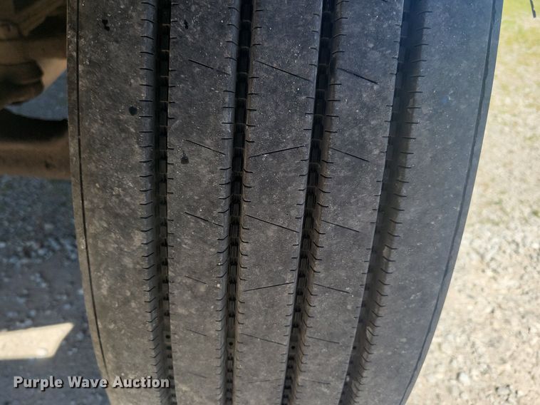 image for item KB9021 1991 Ford F700 bucket truck