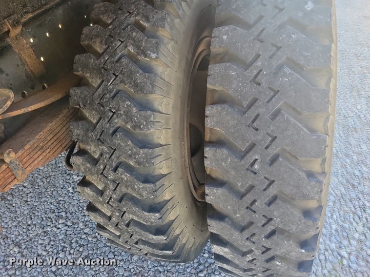 image for item KB9021 1991 Ford F700 bucket truck