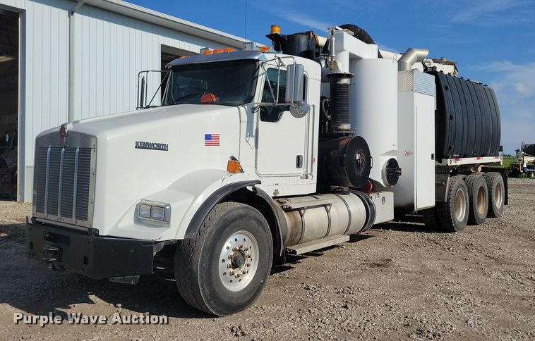 image for item KB9041 2012 Kenworth T800 hydrovac truck