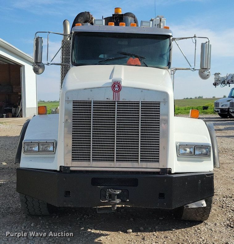 image for item KB9041 2012 Kenworth T800 hydrovac truck