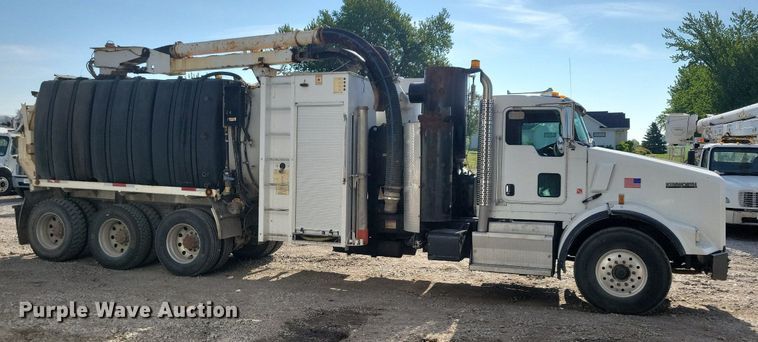 image for item KB9041 2012 Kenworth T800 hydrovac truck