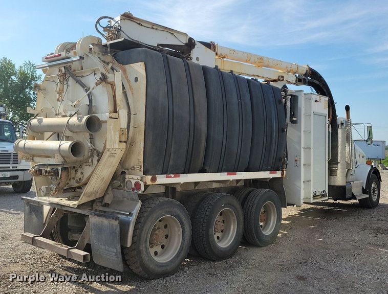 image for item KB9041 2012 Kenworth T800 hydrovac truck