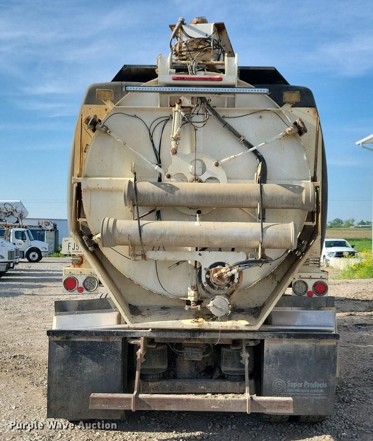 image for item KB9041 2012 Kenworth T800 hydrovac truck